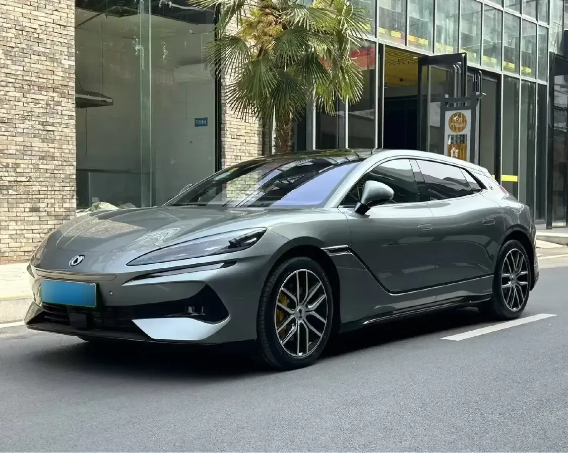 2024 Denza DenzaZ9GT 2.0T 207HP L4 E-CVT PHEV 38.5KWH