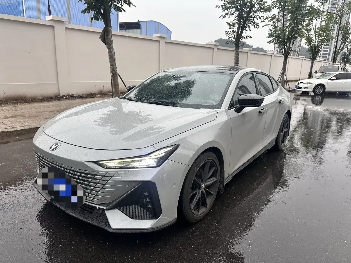 2022 ChangAn UNI-V 1.5T 188HP L4 7DCT