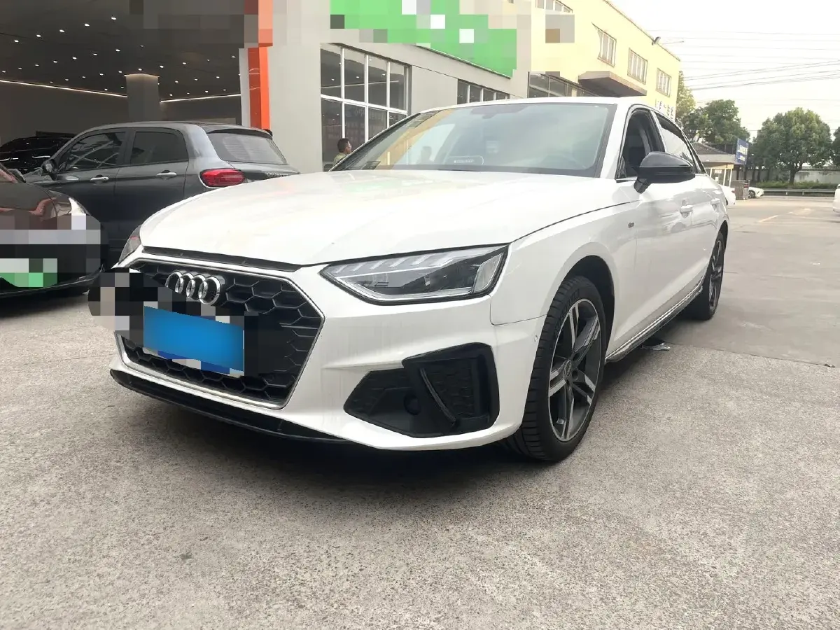 2022 Audi A4L 2.0T 190HP L4 7DCT