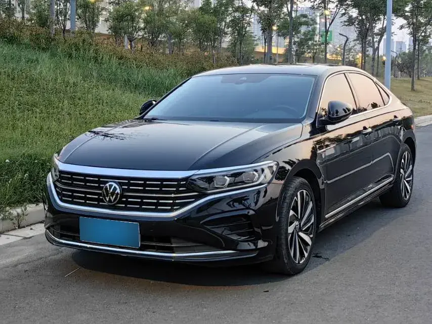 2022 Volkswagen Passat 2.0T 186HP L4 7DCT