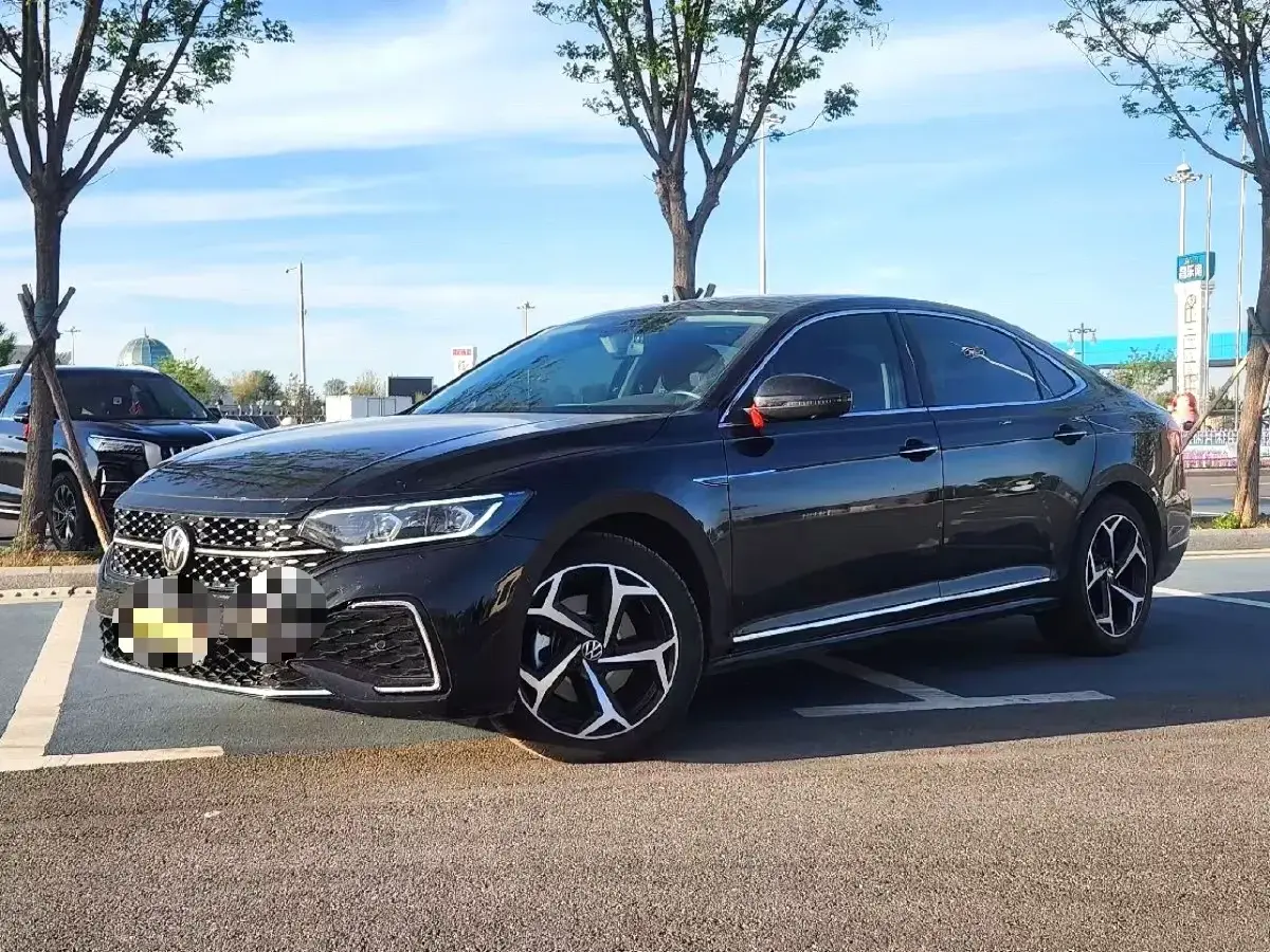 2024 Volkswagen Passat 2.0T 220HP L4 7DCT