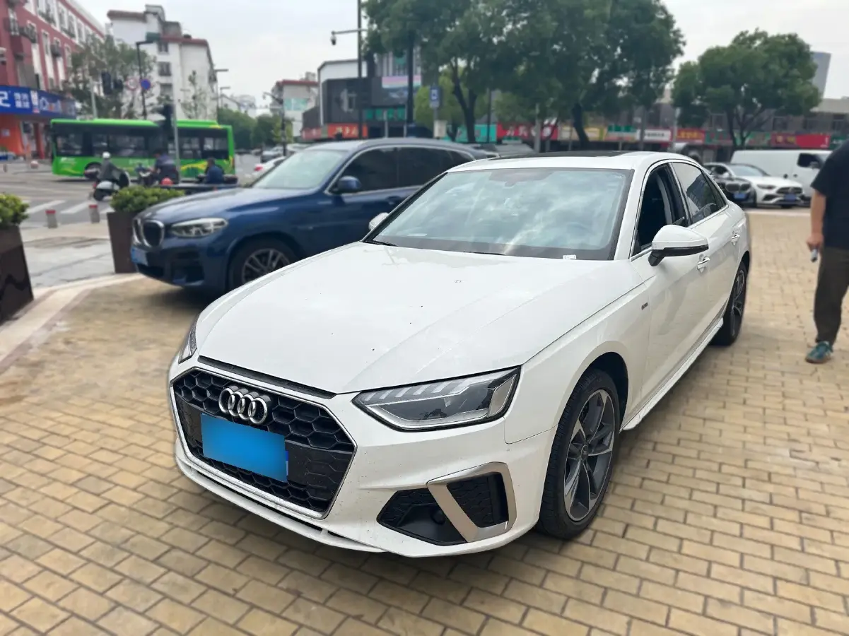 2023 Audi A4L 2.0T 190HP L4 7DCT