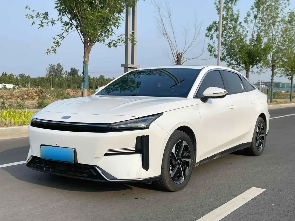 2024 Geely Galaxy L6 1.5T 163HP L4 3DHT PHEV