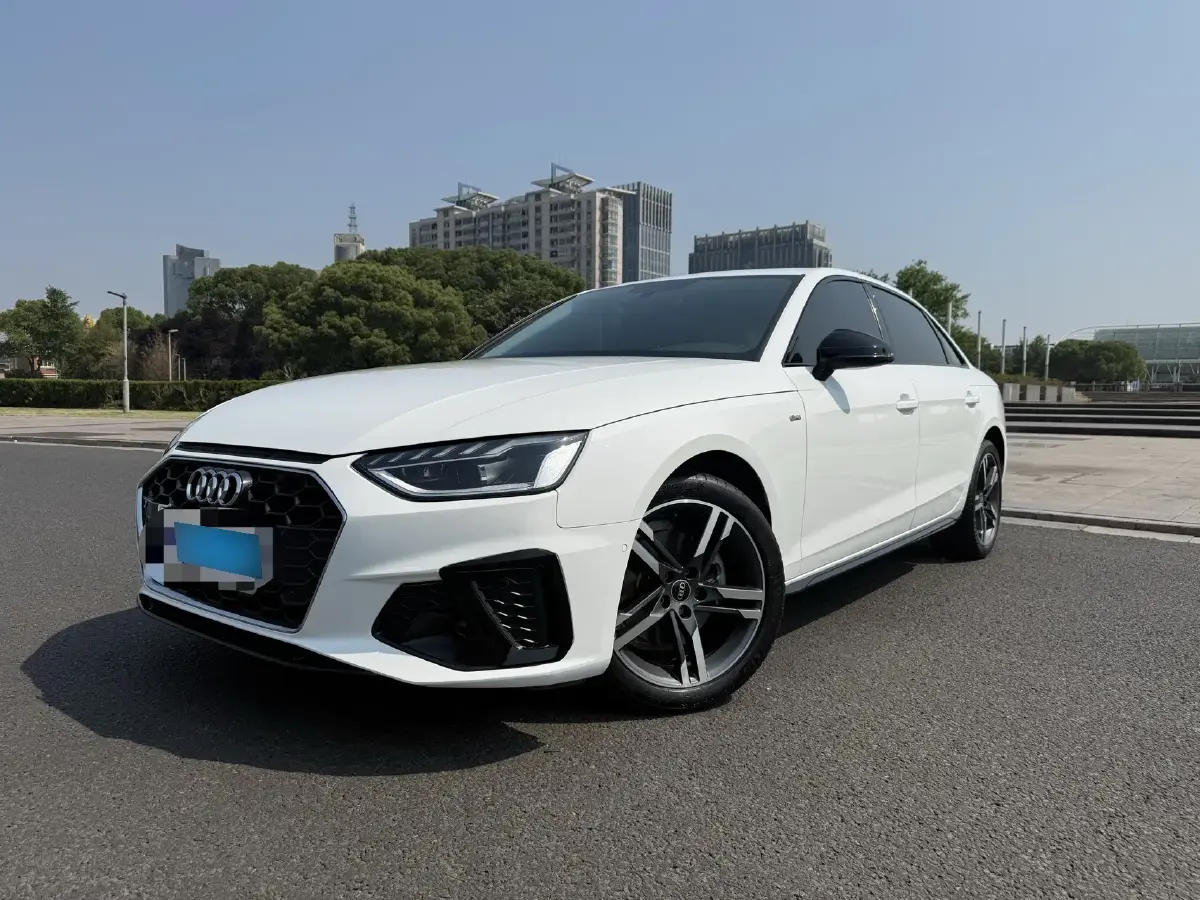 2022 Audi A4L 2.0T 190HP L4 7DCT