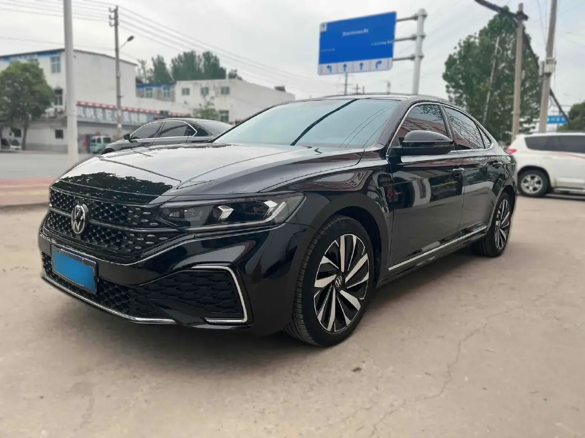 2023 Volkswagen Passat 2.0T 186HP L4 7DCT