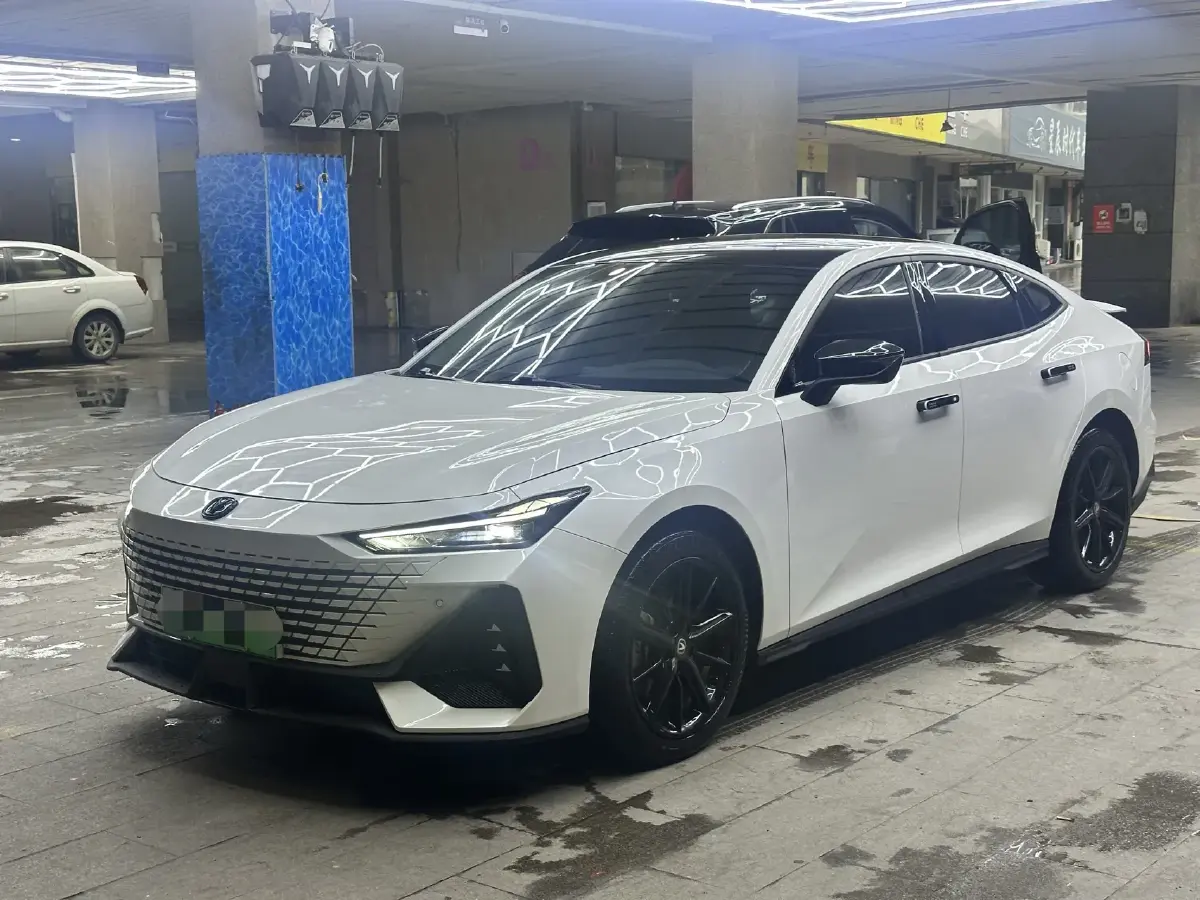 2023 ChangAn UNI-V iDD 1.5T 170HP L4 6TCT PHEV 18.4KWH