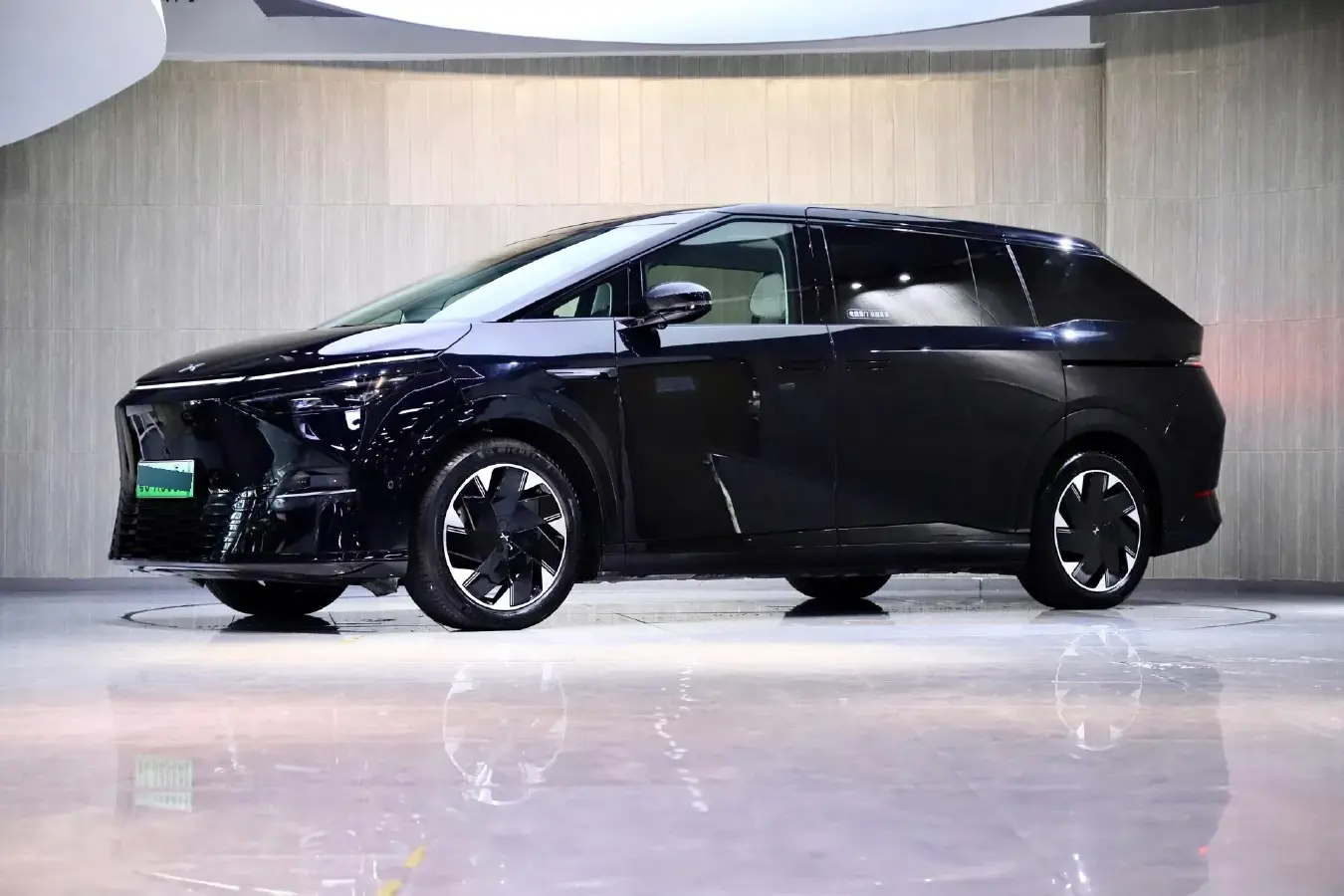 2024 Xpeng X9 BEV 101.5KWH