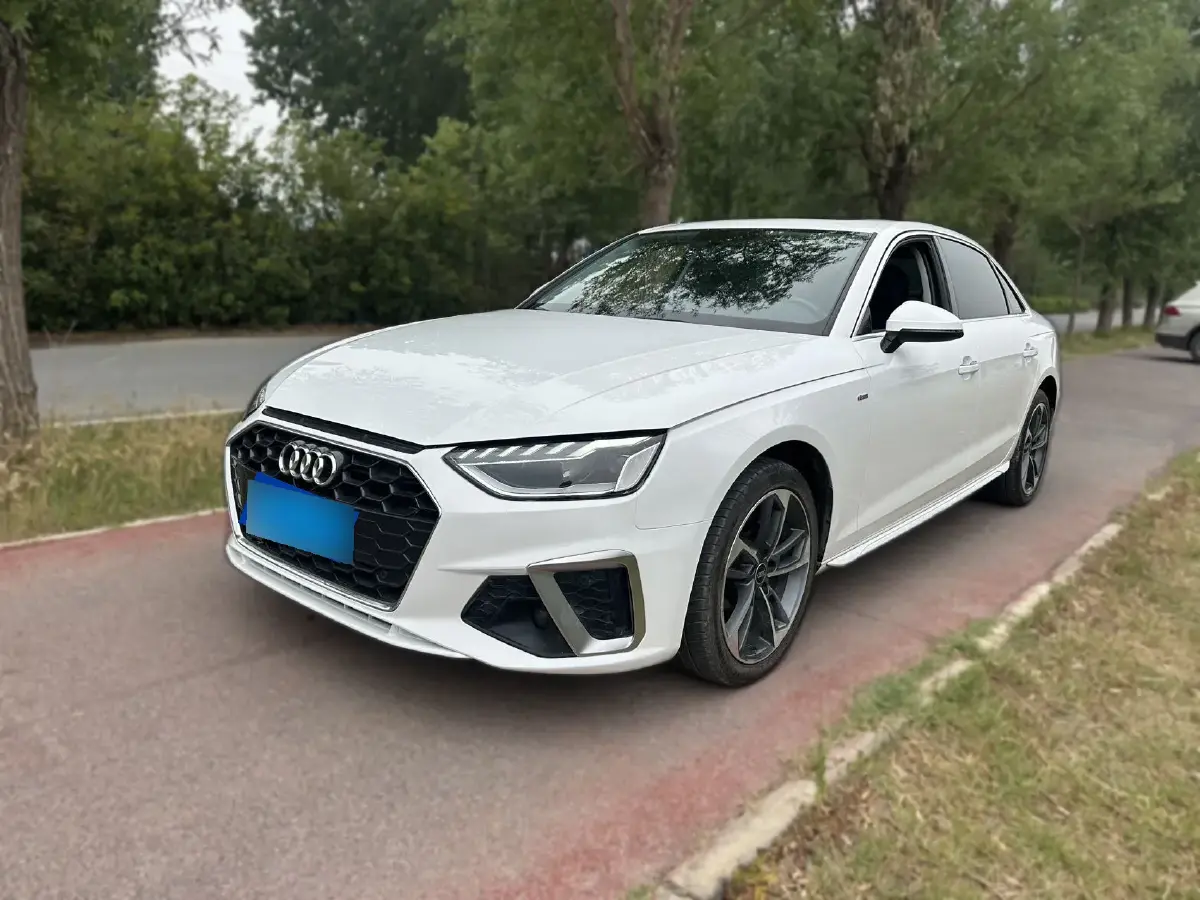2022 Audi A4L 2.0T 190HP L4 7DCT