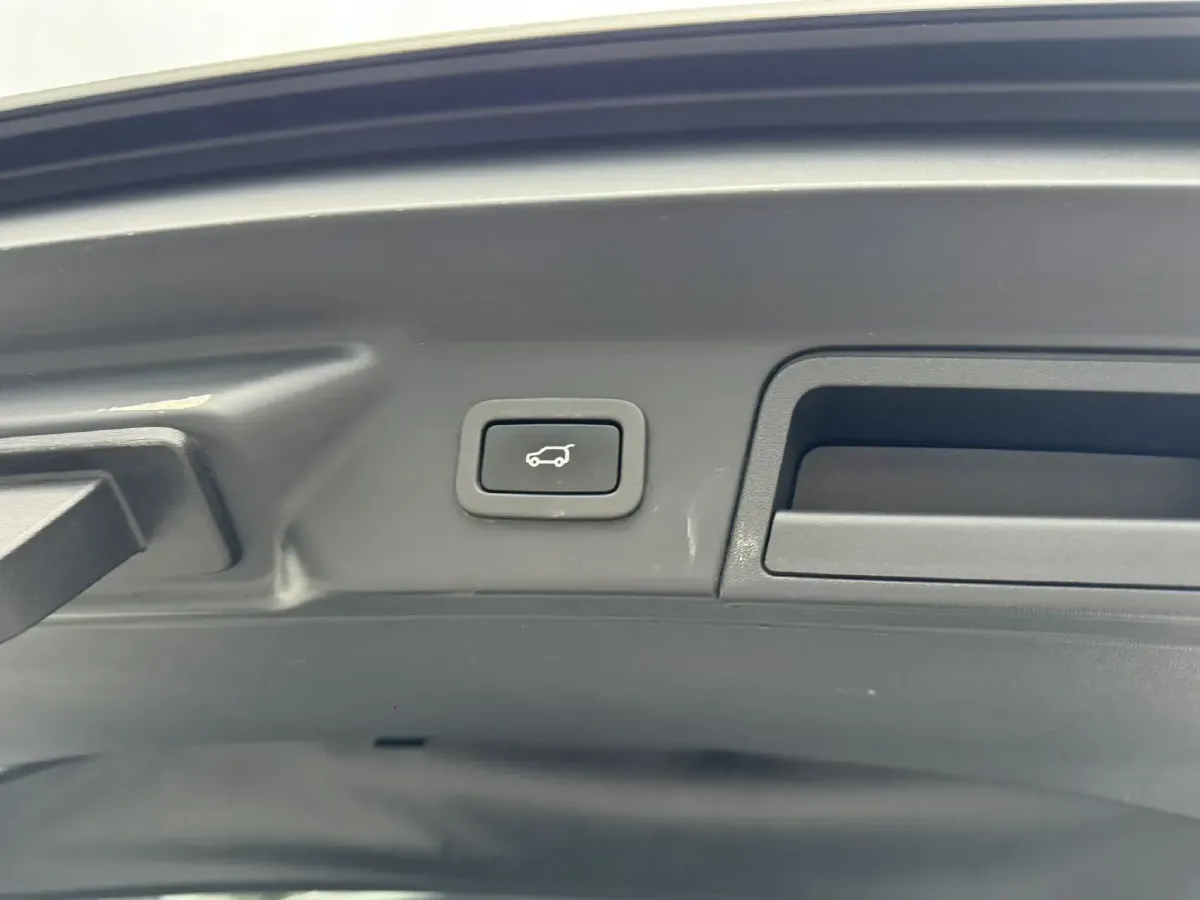 2021 Land Rover Range Rover Velar 3.0T 340HP L6 8AT,autocango,china used car exporter,china ev exporter,chinese used car exporter,chinese used ev exporter