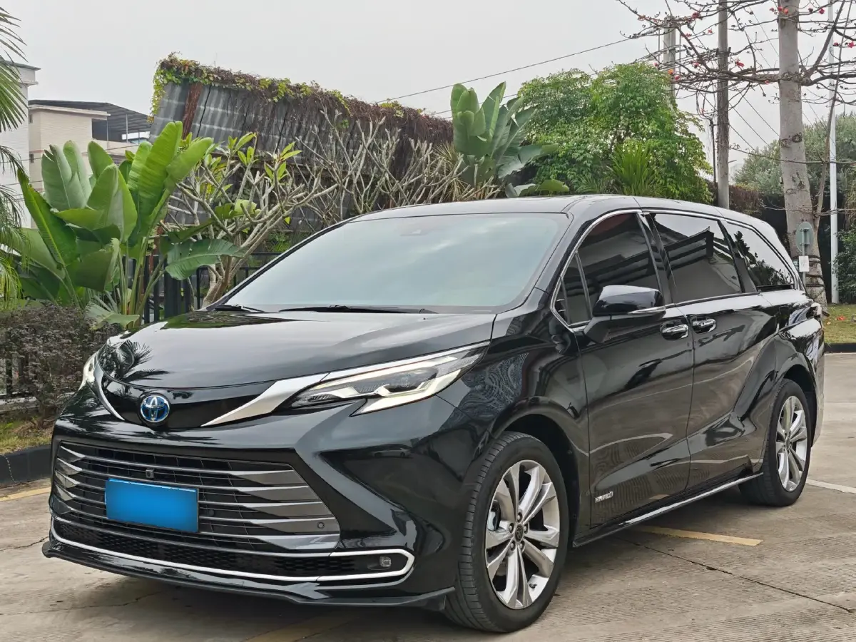 2023 Toyota Sienna 2.5L 189HP L4 E-CVT Hybrid