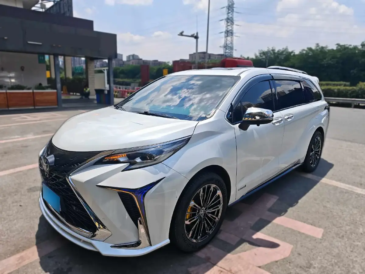 2021 Toyota Sienna 2.5L 192HP L4 E-CVT Hybrid