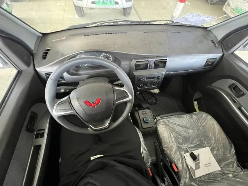 2023 WuLing RongGuang Mini Truck EV BEV 41.5KWH,autocango,china used car exporter,china ev exporter,chinese used car exporter,chinese used ev exporter