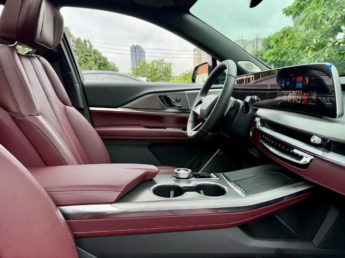 2025 Cadillac XT5 2.0T 237HP L4 9AT,autocango,china used car exporter,china ev exporter,chinese used car exporter,chinese used ev exporter