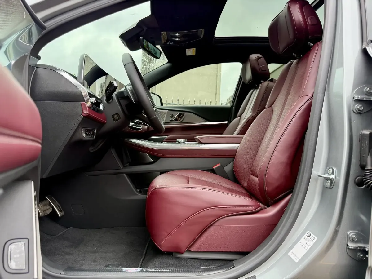 2025 Cadillac XT5 2.0T 237HP L4 9AT,autocango,china used car exporter,china ev exporter,chinese used car exporter,chinese used ev exporter