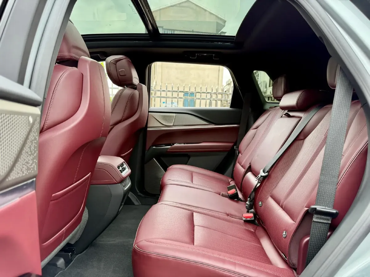 2025 Cadillac XT5 2.0T 237HP L4 9AT,autocango,china used car exporter,china ev exporter,chinese used car exporter,chinese used ev exporter