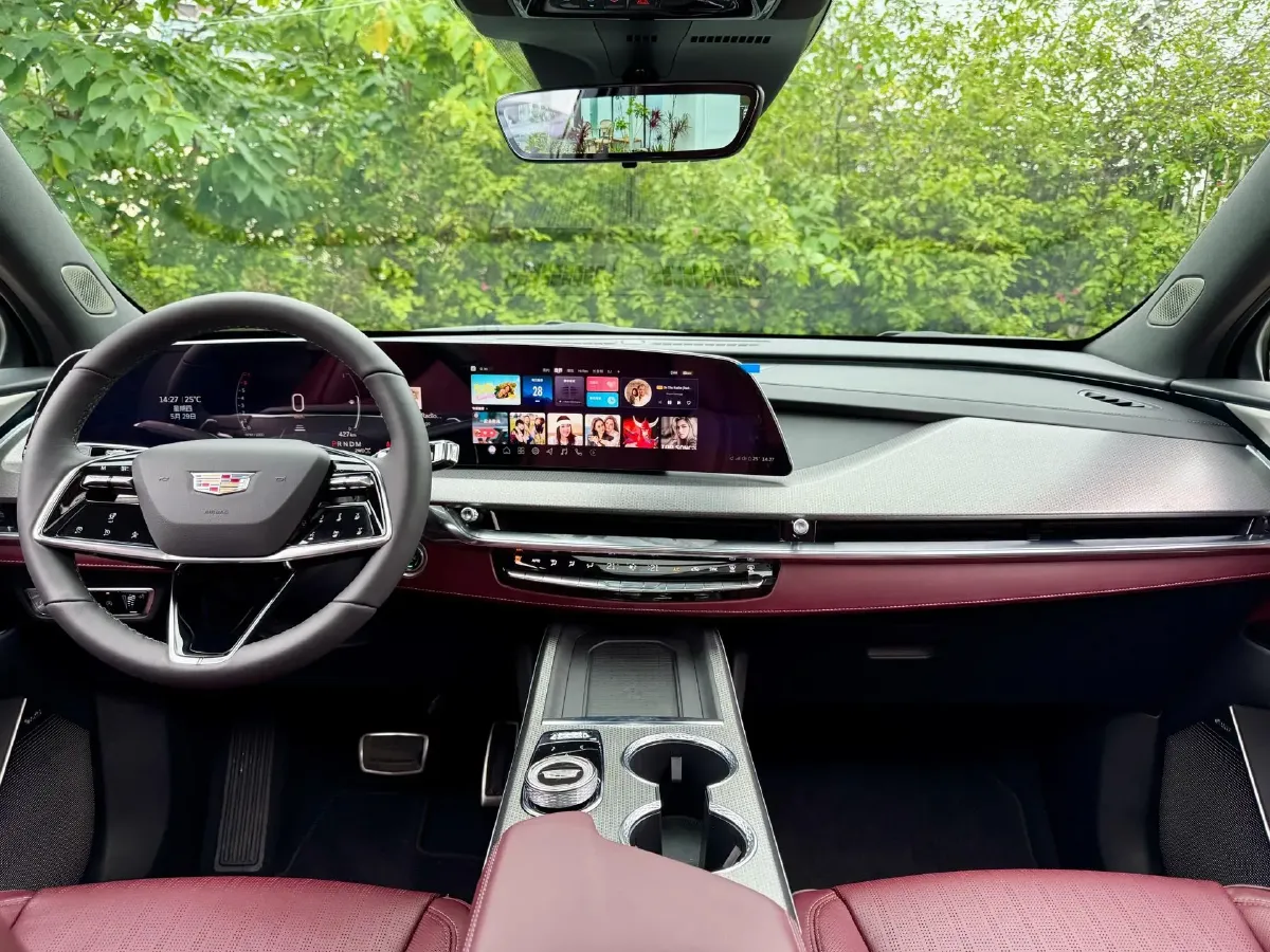 2025 Cadillac XT5 2.0T 237HP L4 9AT,autocango,china used car exporter,china ev exporter,chinese used car exporter,chinese used ev exporter