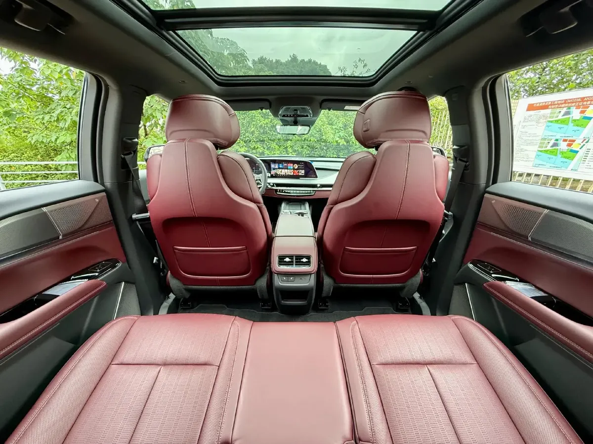 2025 Cadillac XT5 2.0T 237HP L4 9AT,autocango,china used car exporter,china ev exporter,chinese used car exporter,chinese used ev exporter