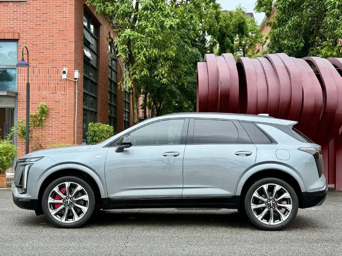 2025 Cadillac XT5 2.0T 237HP L4 9AT,autocango,china used car exporter,china ev exporter,chinese used car exporter,chinese used ev exporter