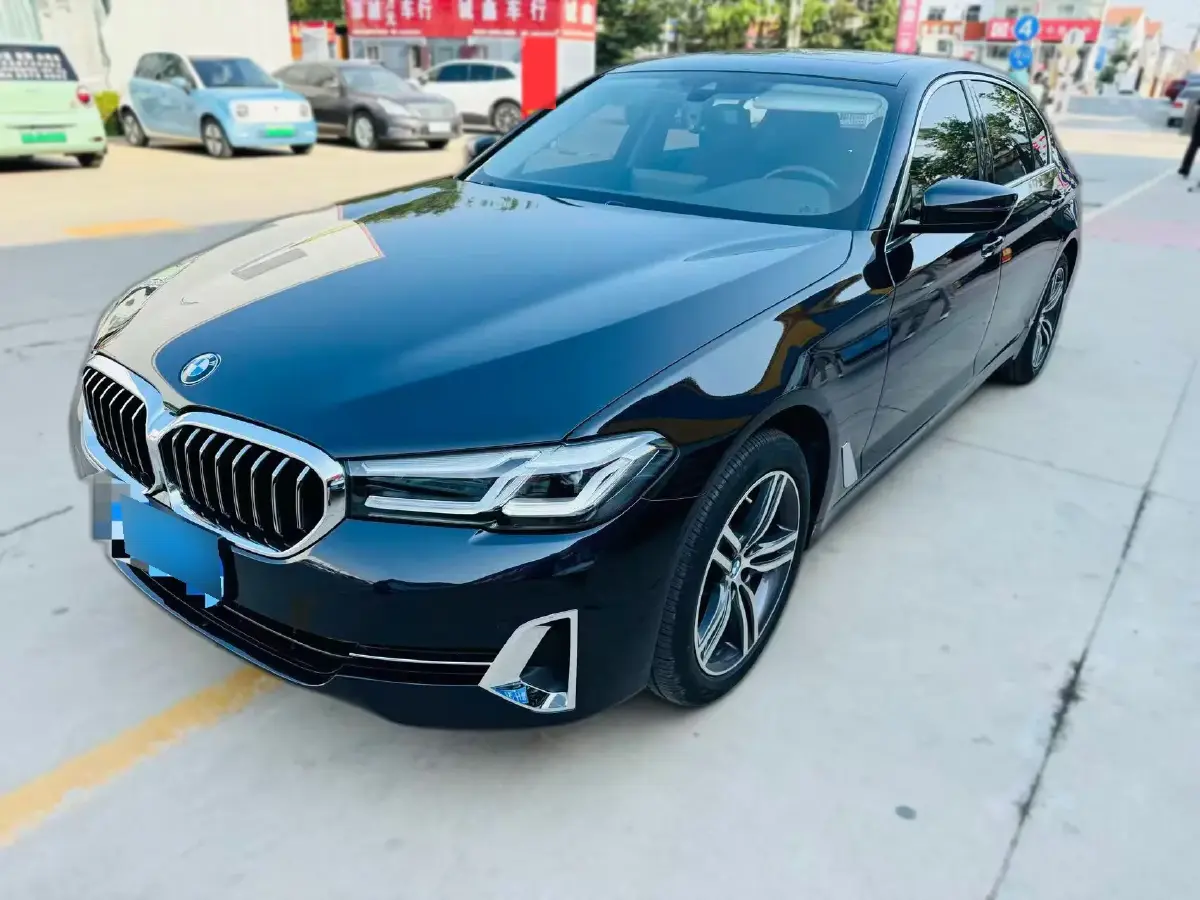 2022 BMW 5 Series 2.0T 252HP L4 8AT