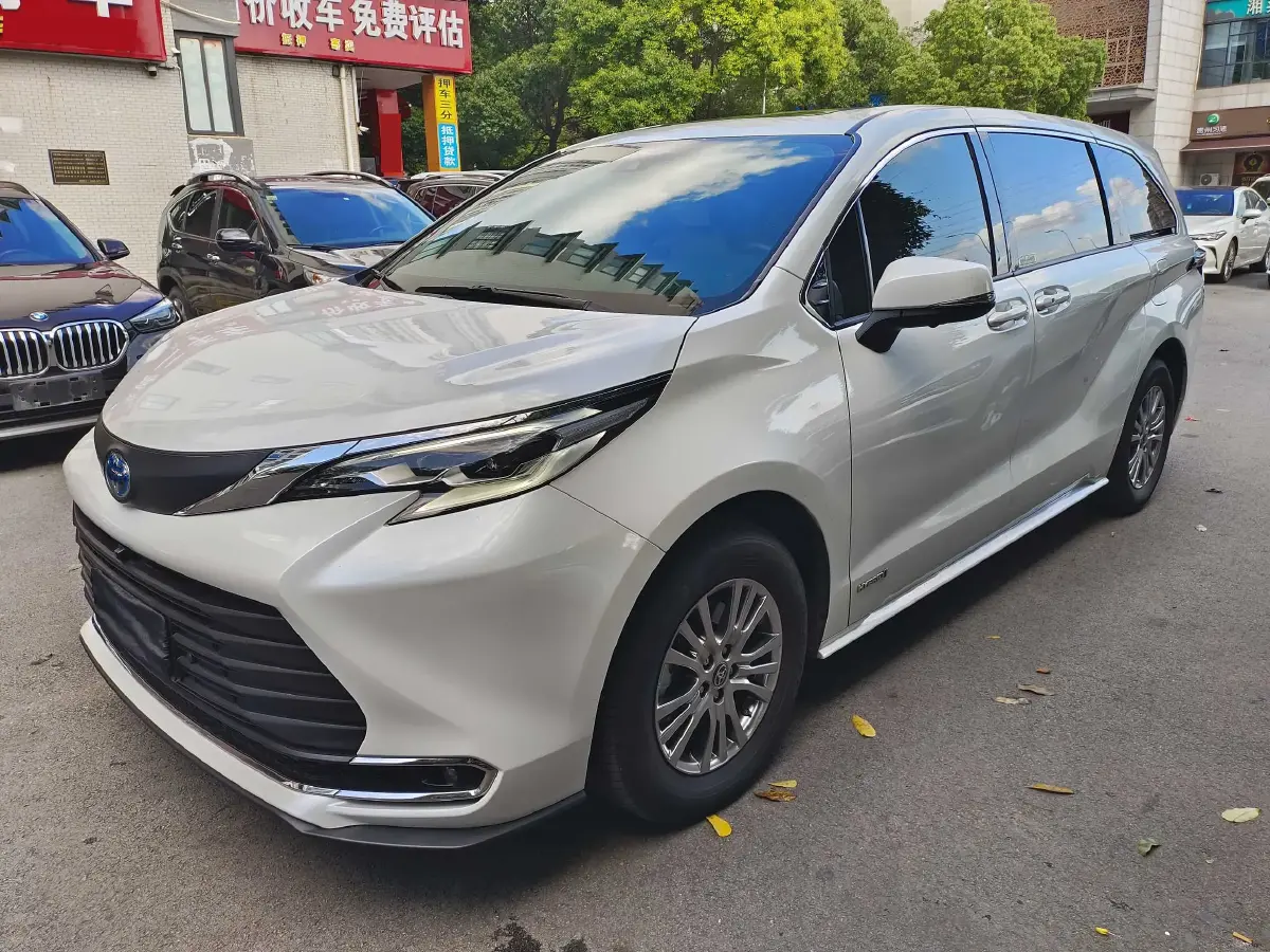 2021 Toyota Sienna 2.5L 192HP L4 E-CVT Hybrid