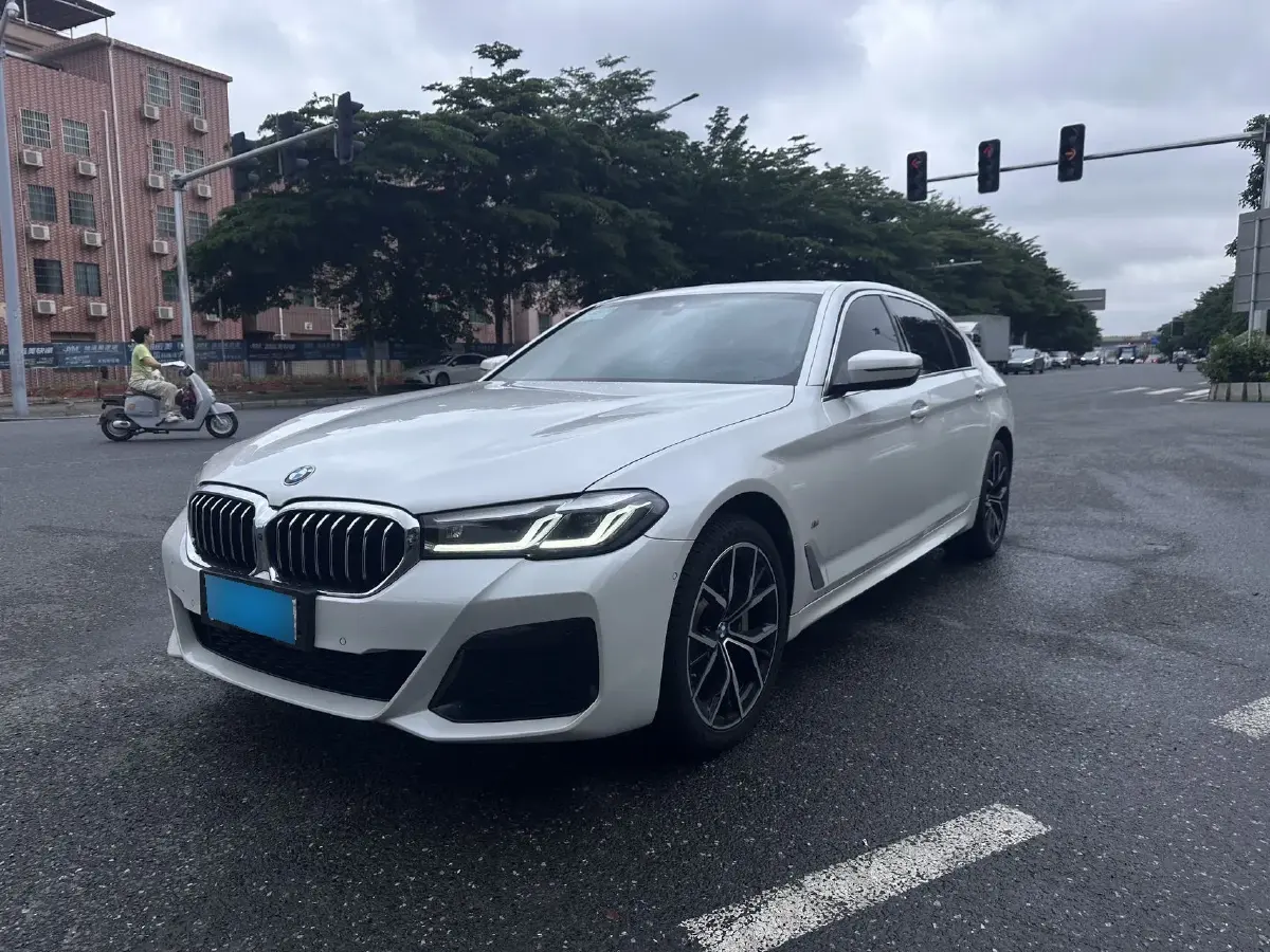 2023 BMW 5 Series 2.0T 245HP L4 8AT