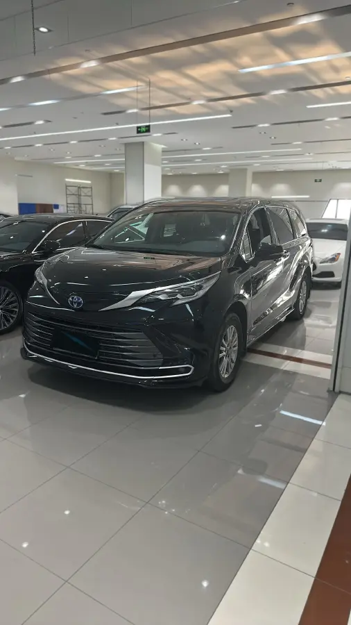 2021 Toyota Sienna 2.5L 192HP L4 E-CVT Hybrid