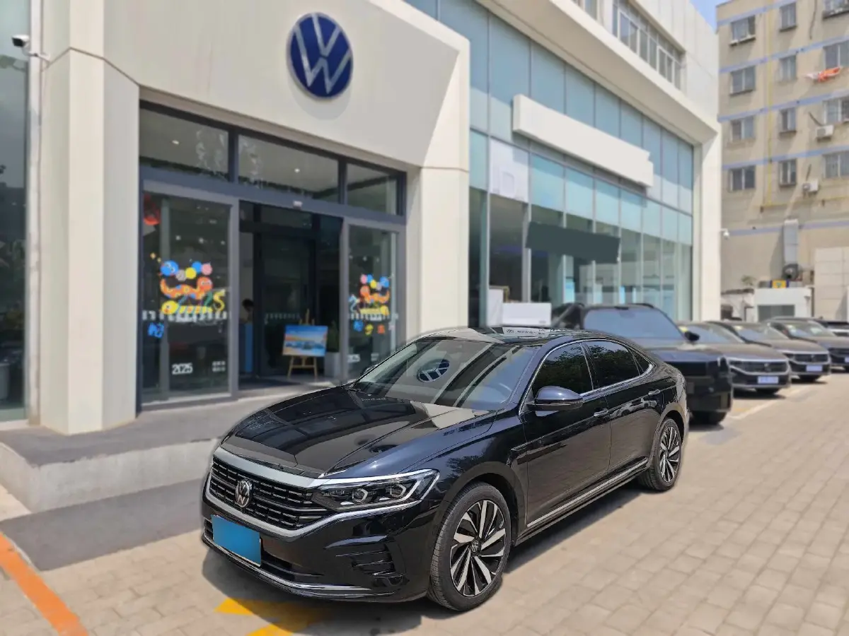 2024 Volkswagen Passat 2.0T 220HP L4 7DCT