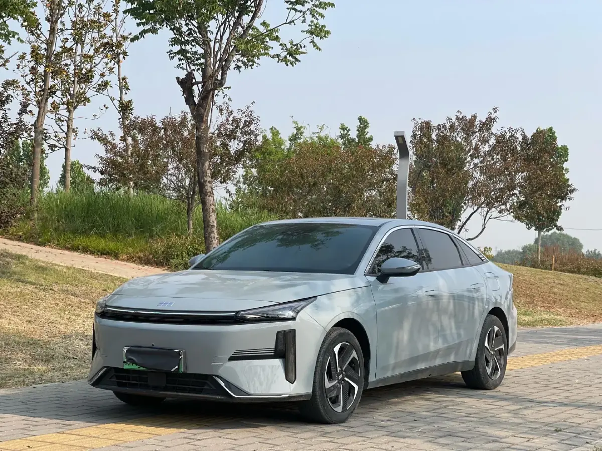 2023 Geely Galaxy L6 1.5T 163HP L4 3DHT PHEV