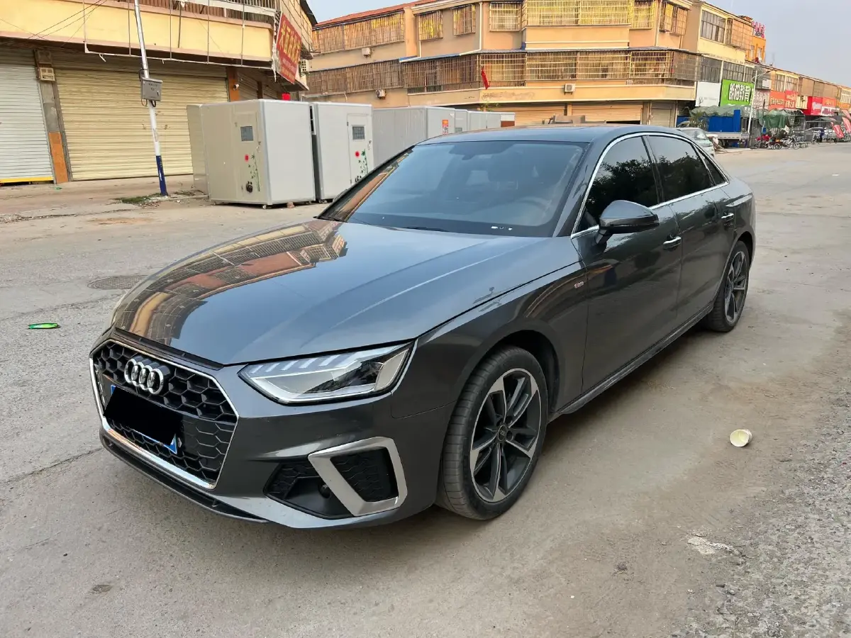 2022 Audi A4L 2.0T 190HP L4 7DCT