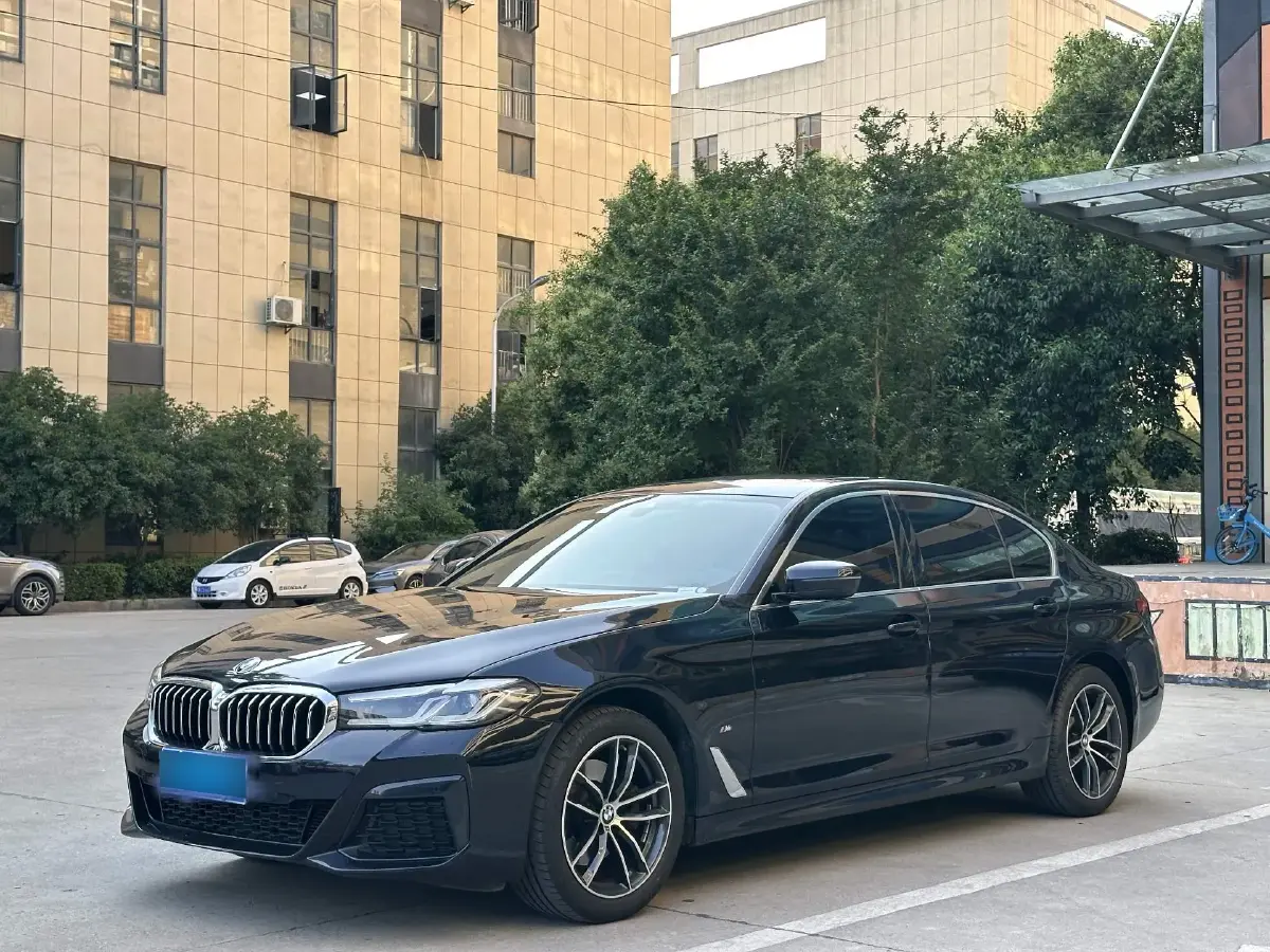 2022 BMW 5 Series 2.0T 184HP L4 8AT