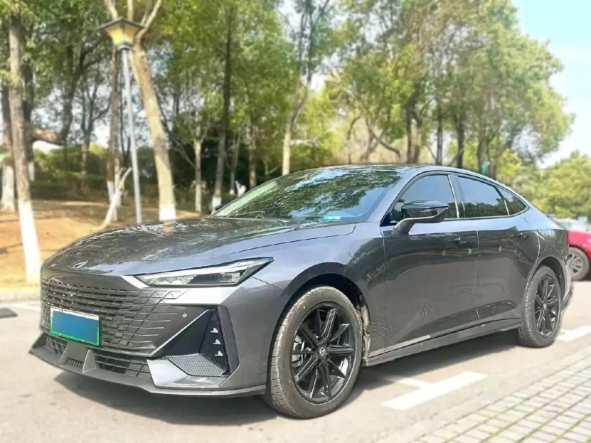 2023 ChangAn UNI-V iDD 1.5T 170HP L4 6TCT PHEV 18.4KWH