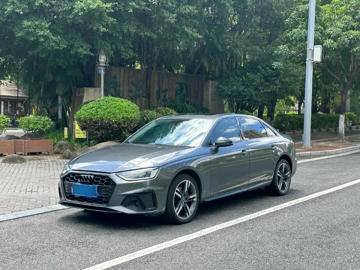 2022 Audi A4L 2.0T 190HP L4 7DCT