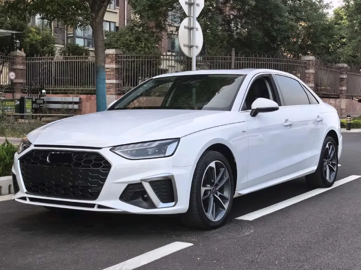 2022 Audi A4L 2.0T 190HP L4 7DCT