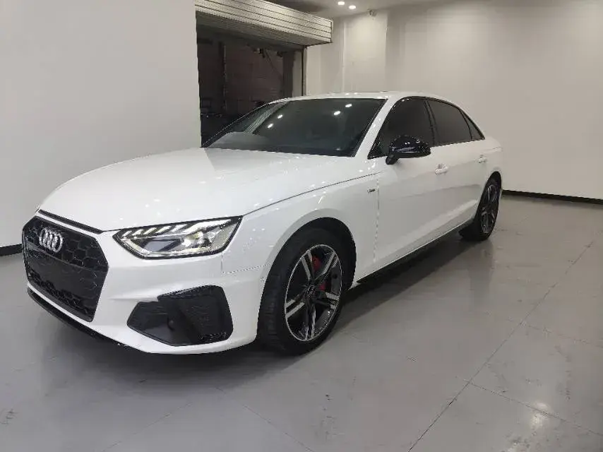 2022 Audi A4L 2.0T 190HP L4 7DCT