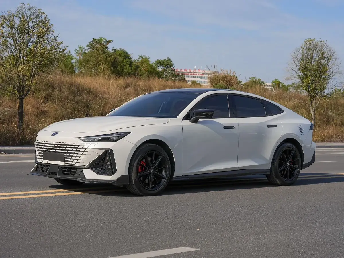 2023 ChangAn UNI-V iDD 1.5T 170HP L4 6TCT PHEV 18.4KWH