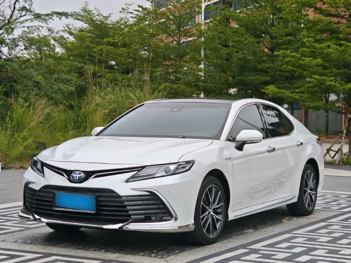 2023 Toyota Camry 2.5L 178HP L4 E-CVT Hybrid