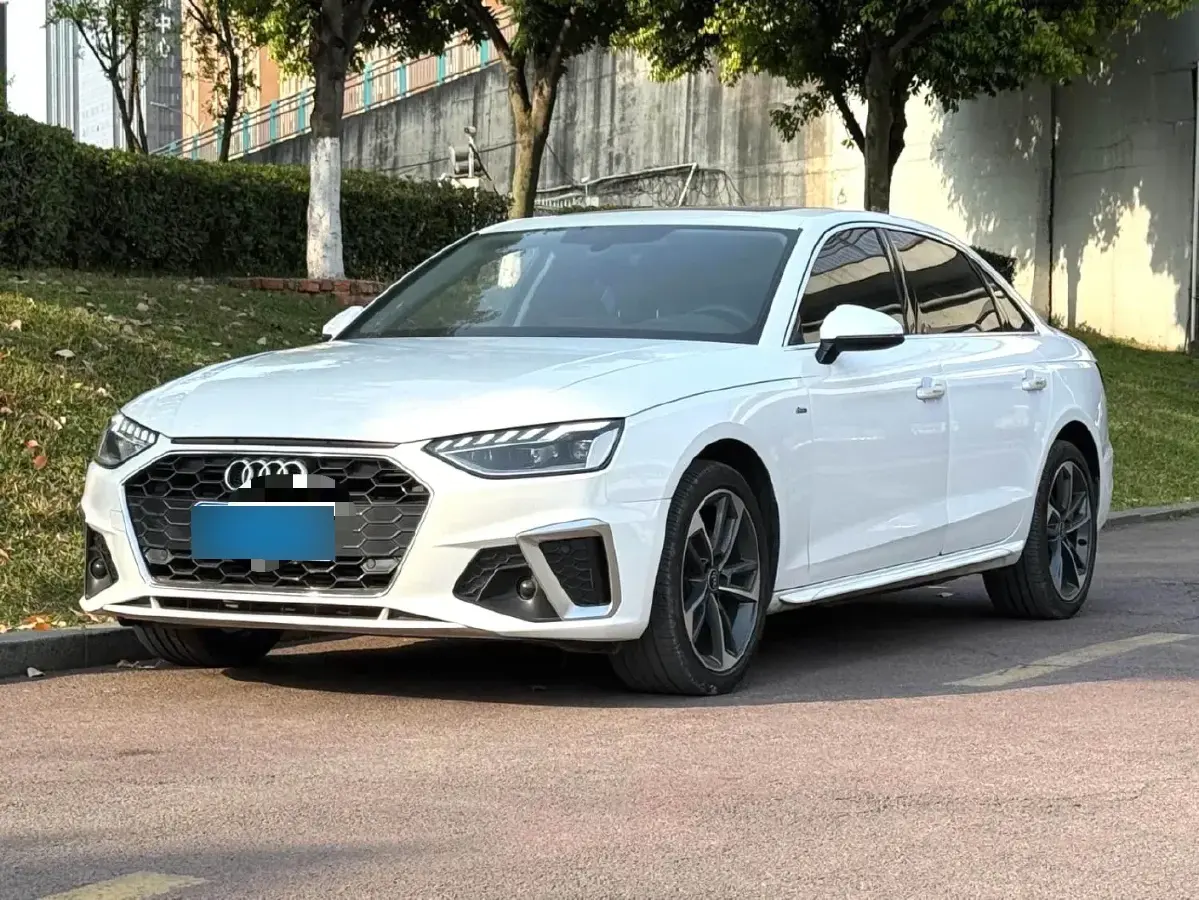 2023 Audi A4L 2.0T 190HP L4 7DCT