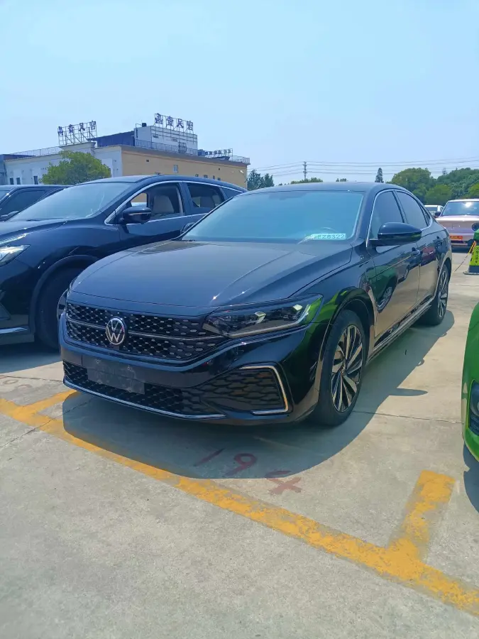 2022 Volkswagen Passat 2.0T 186HP L4 7DCT