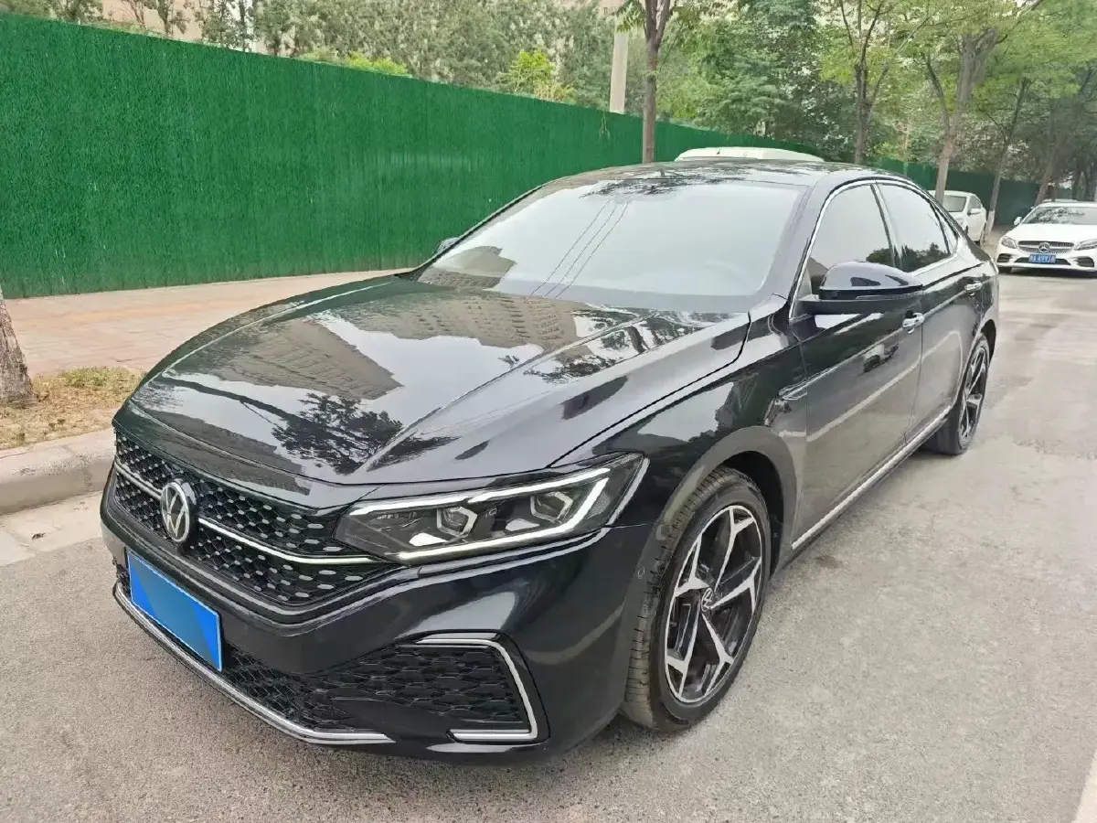 2024 Volkswagen Passat 2.0T 220HP L4 7DCT