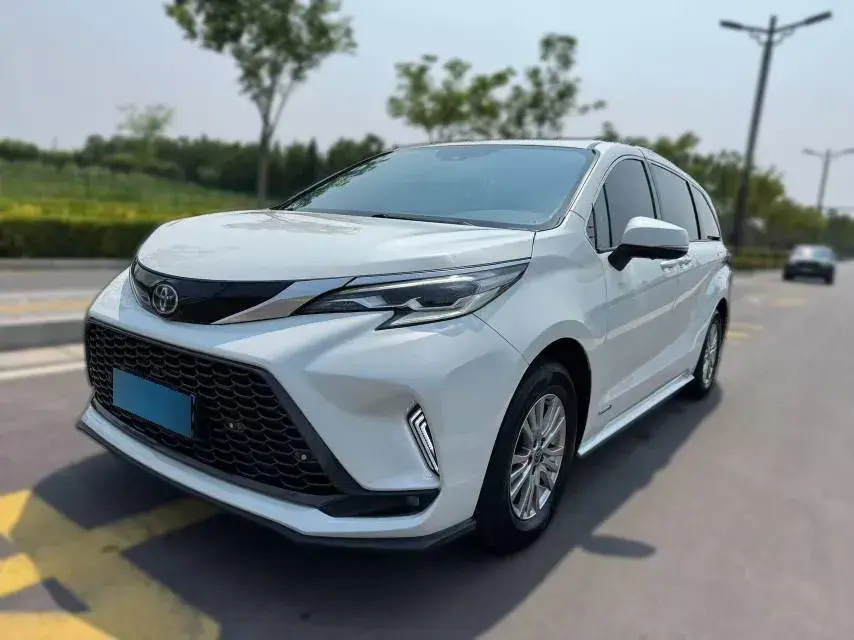 2021 Toyota Sienna 2.5L 192HP L4 E-CVT Hybrid