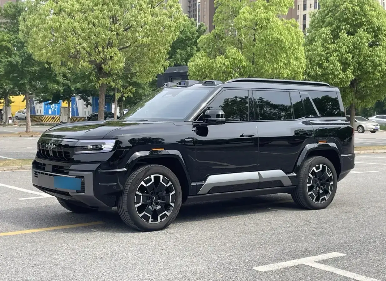 2025 FangChengBao Bao 8 2.0T 245HP L4 E-CVT PHEV 36.8KWH