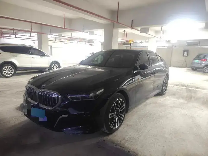 2024 BMW 5 Series 2.0T 258HP L4 8AT