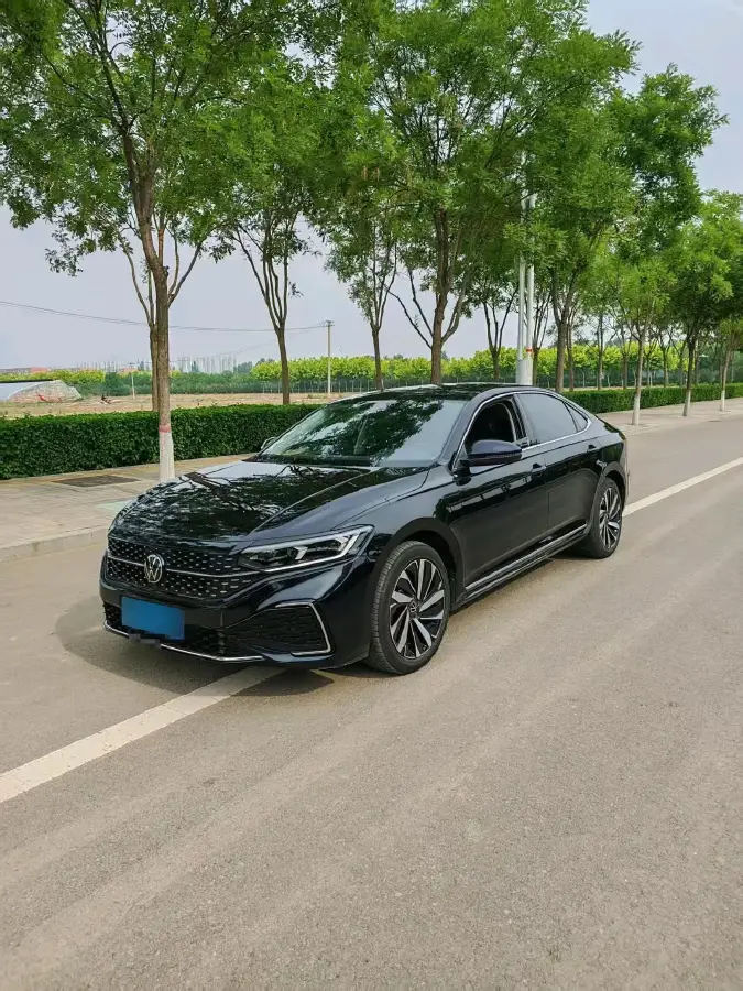 2023 Volkswagen Passat 2.0T 186HP L4 7DCT