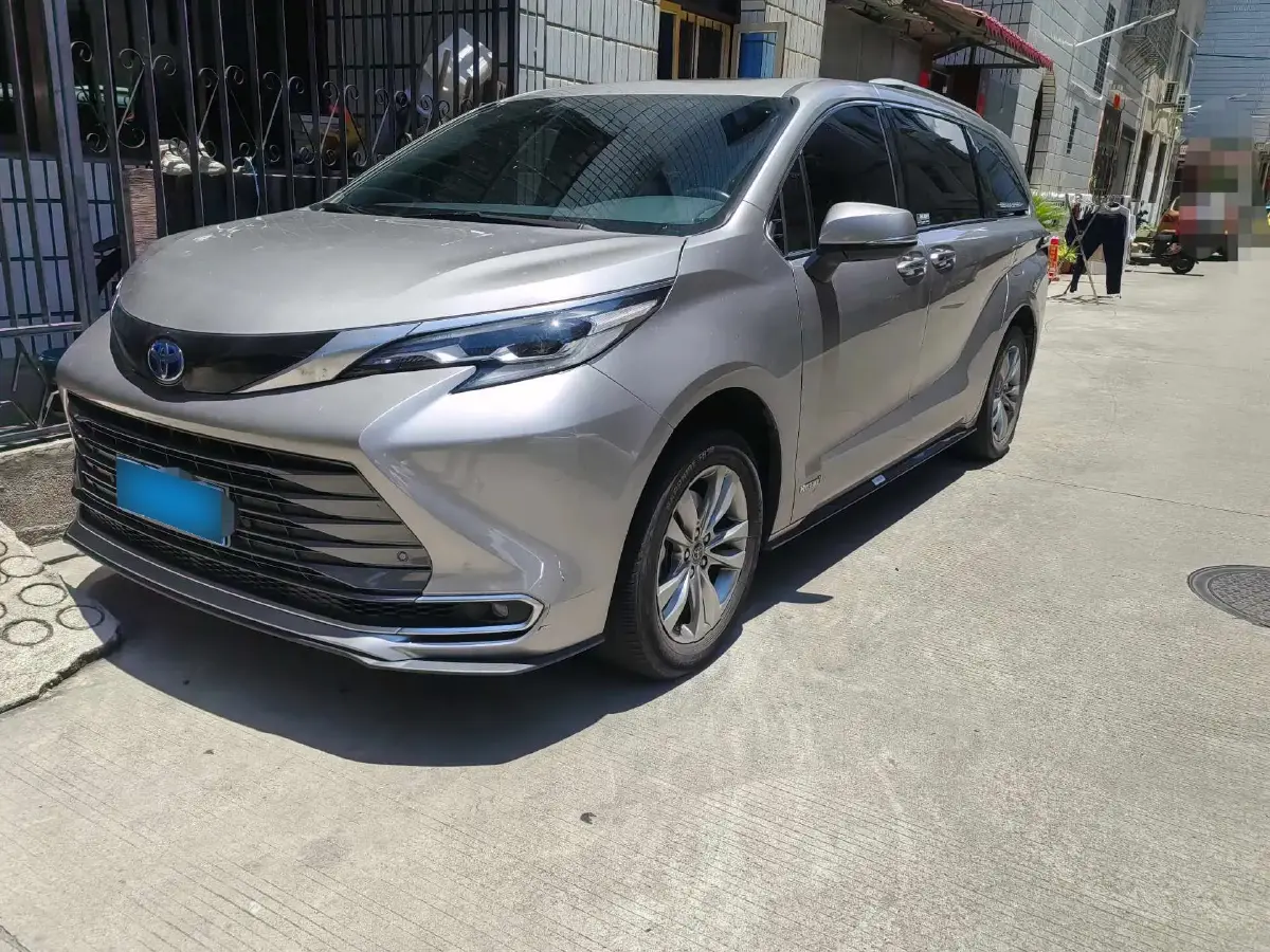 2021 Toyota Sienna 2.5L 192HP L4 E-CVT Hybrid