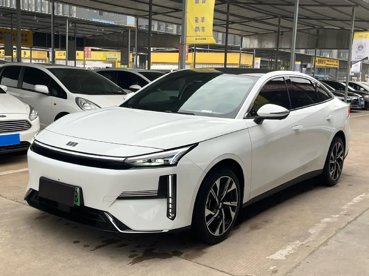 2023 Geely Galaxy L6 1.5T 163HP L4 3DHT PHEV