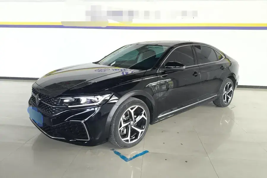 2024 Volkswagen Passat 2.0T 186HP L4 7DCT