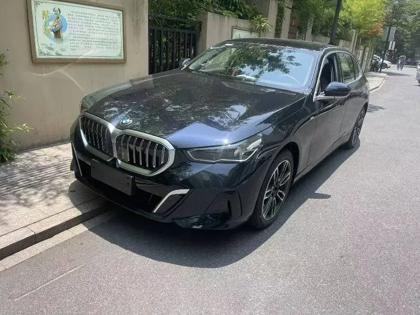 2024 BMW 5 Series 2.0T 258HP L4 8AT