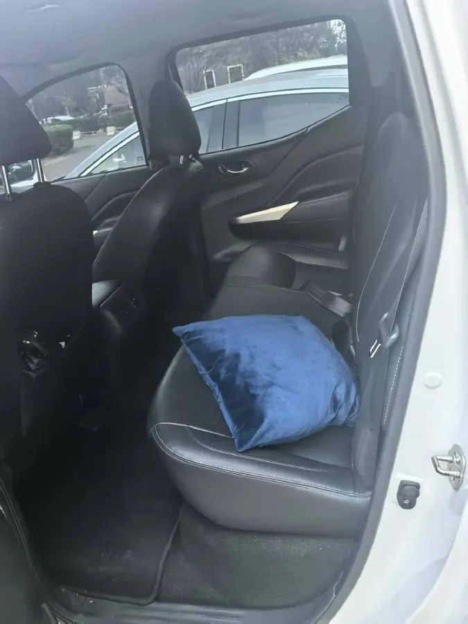 2022 Nissan Navara 2.5L 190HP L4 6MT,autocango,china used car exporter,china ev exporter,chinese used car exporter,chinese used ev exporter