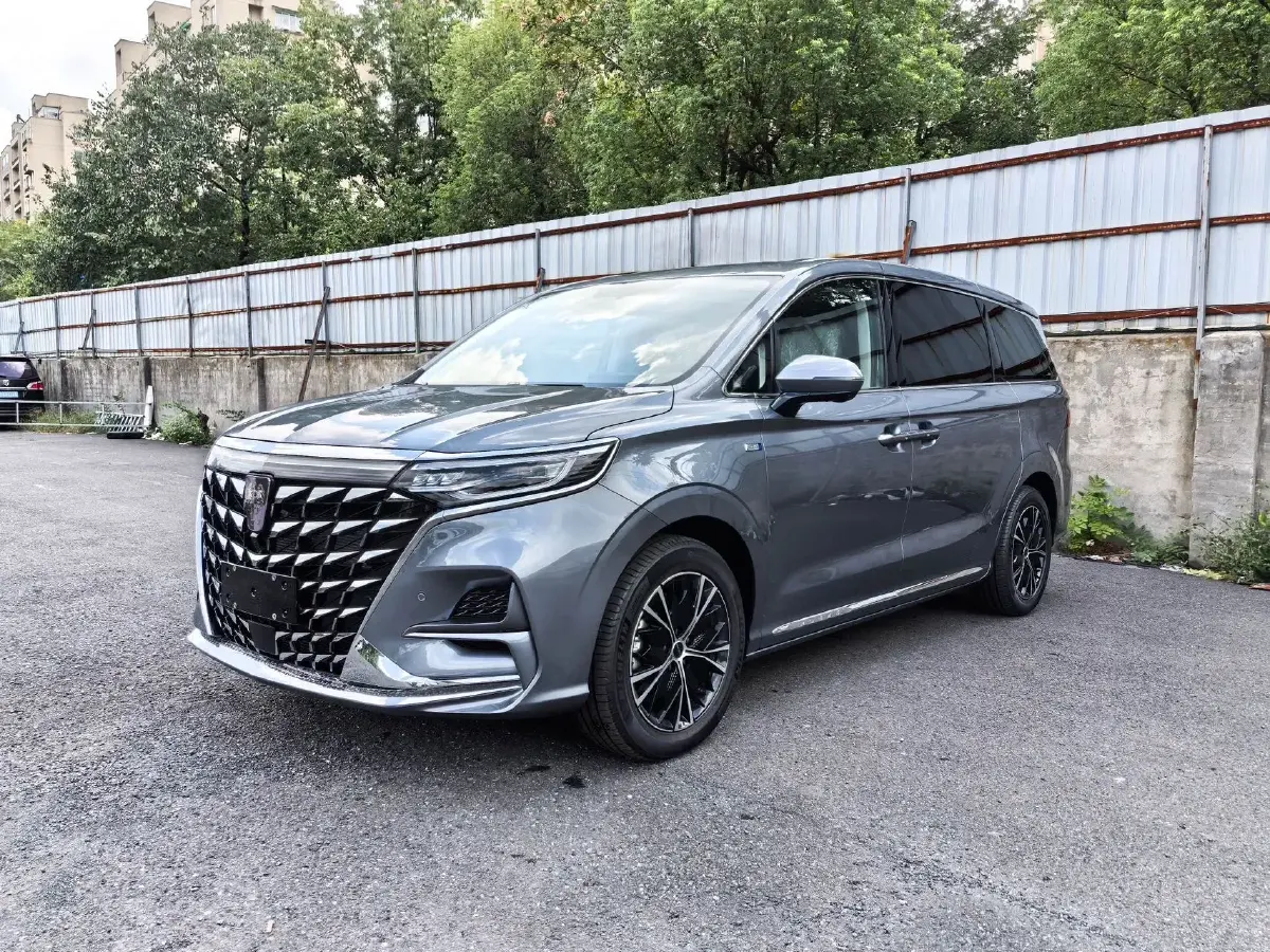 2022 Roewe iMAX8 2.0T 234HP L4 8AT 2022 Roewe iMAX8 2.0T 234HP L4 8AT