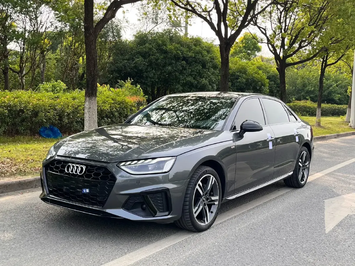 2022 Audi A4L 2.0T 190HP L4 7DCT